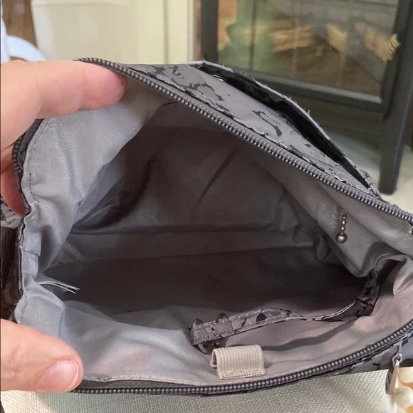 Baggalina Calais Crossbody bag with interior wallet, many pockets, adjustable st - Picture 6 of 8